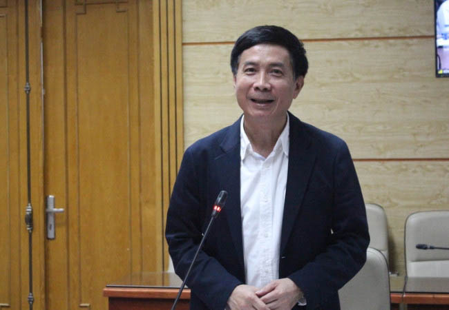 Ông Lê Văn Phúc - phó trưởng ban thực hiện chính sách bảo hiểm y tế (Bảo hiểm xã hội Việt Nam) - chia sẻ tại hội nghị - Ảnh: Tuổi Trẻ